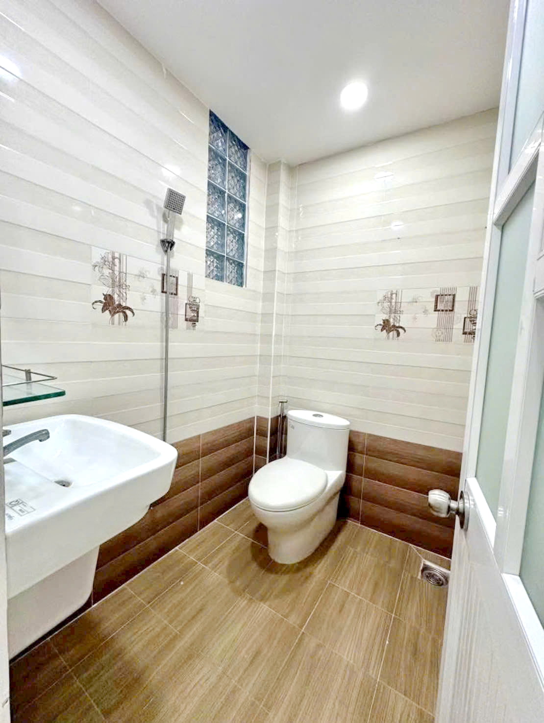 Bán nhà mới 2 lầu gần MT đường Dương Bá Trạc P.2 Quận 8